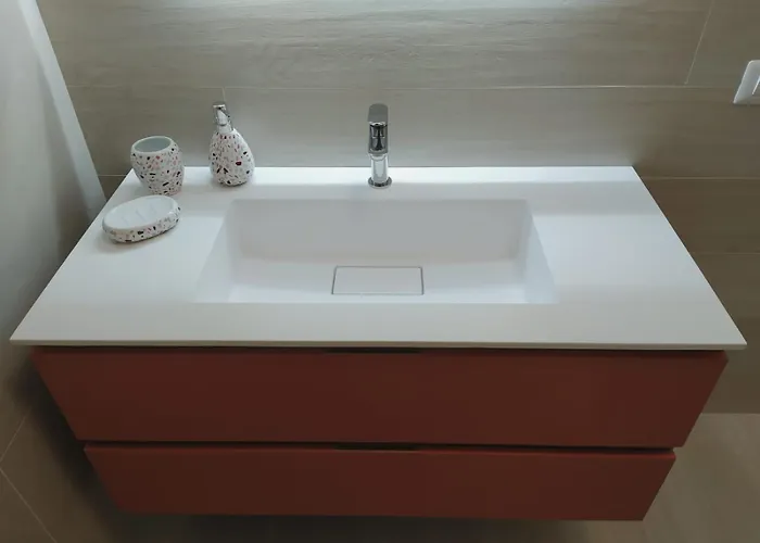 Modern Central * Grottammare